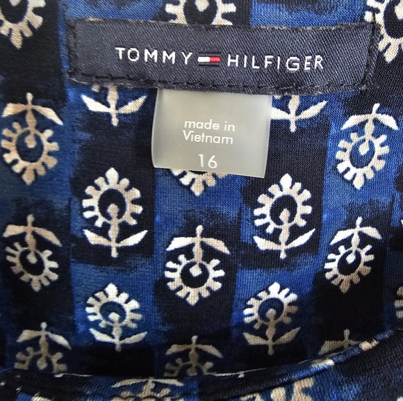 Tommy Hilfiger women's dress. Size 1x. Never worn. - Picture 2 of 3